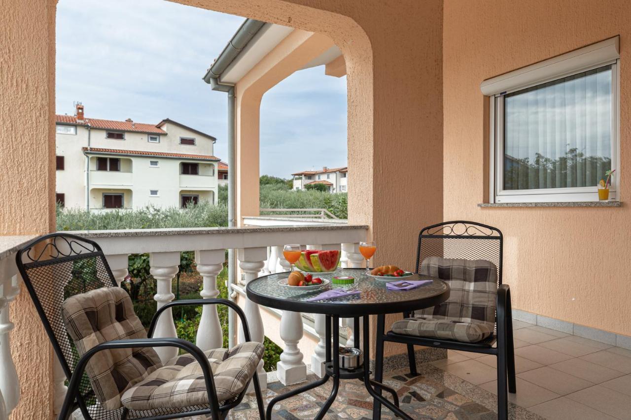 Haus Delphin Apartment Porec Exterior photo