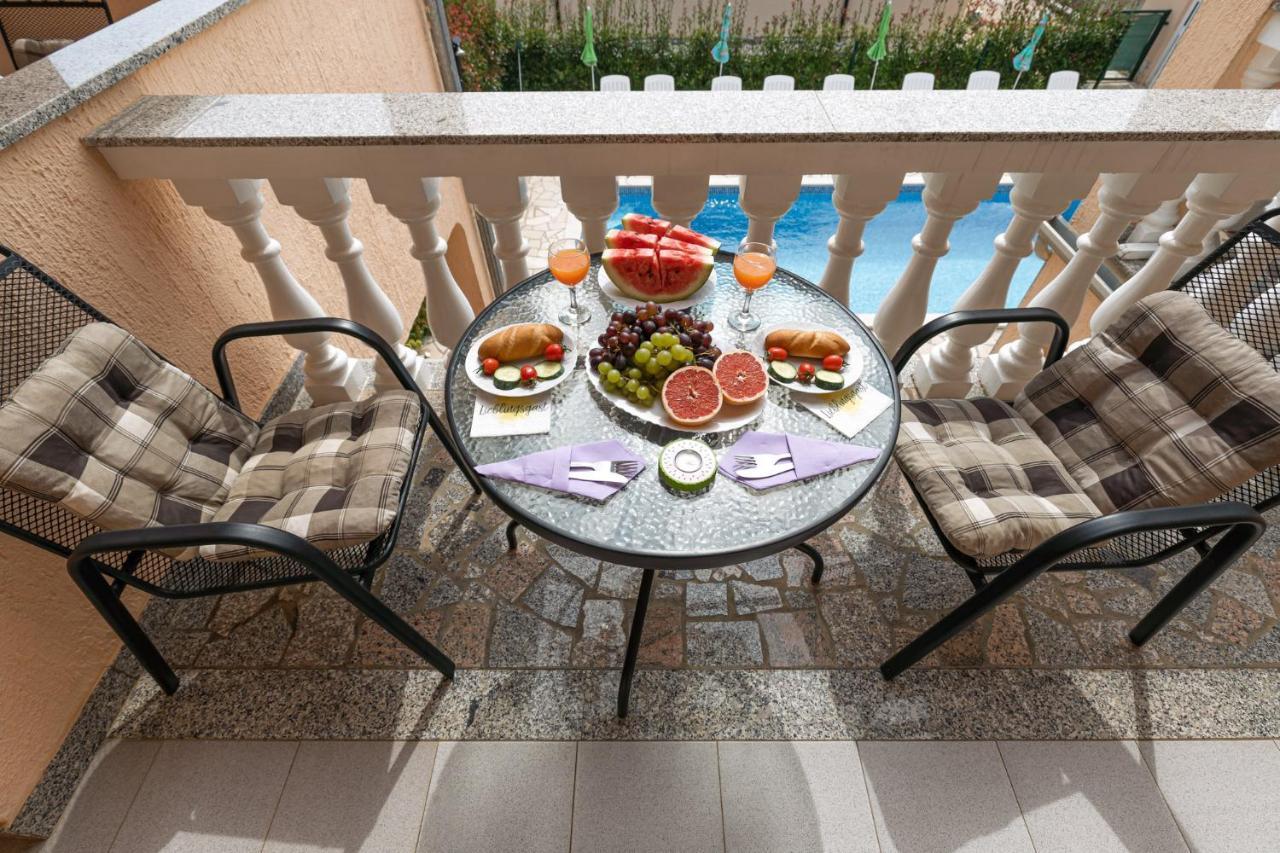 Haus Delphin Apartment Porec Exterior photo