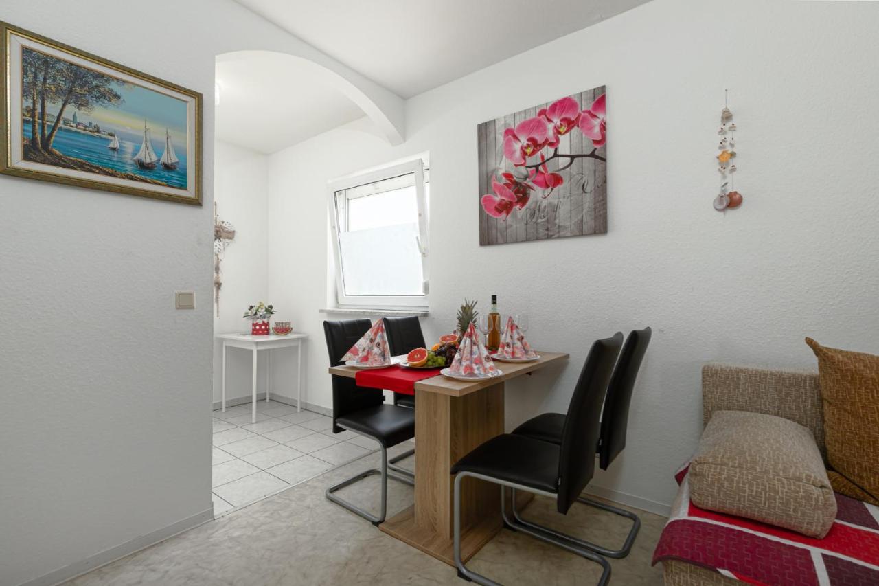 Haus Delphin Apartment Porec Exterior photo